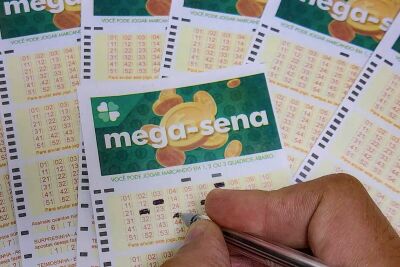 Imagem da notícia Três apostadores de MS faturam juntos mais de R$ 100 mil na Mega-Sena; veja onde foram os bilhetes premiados